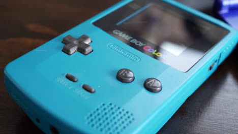 Un-Clásico-Dispositivo-De-Mano-De-Videojuegos-Retro-Vintage-Nintendo-Gameboy-Color-Y-Advance-Sp