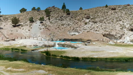 Establishing-Landscape-Shot-of-Steaming,-Bright-Blue-Hot-Spring-at-Hot-Creek-Geological-Site-in-Inyo-National-Forest,-California