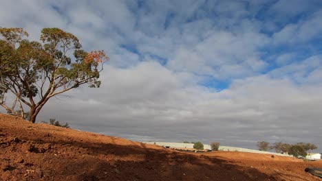 Zeitraffer-Von-Wolken,-Die-über-Den-Australischen-Outback-Himmel-Ziehen