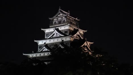 Ein-Blick-Auf-Die-Burg-Von-Hiroshima-Bei-Nacht
