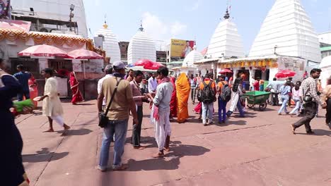 Am-Baidyanath-Dham-Tempel-In-Deoghar,-Jharkhand,-Wurde-Eine-Geringere-Anzahl-Von-Pilgern-Beobachtet
