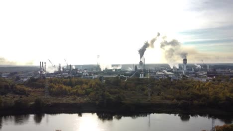 Luftaufnahme-Des-Industriegebiets-Mit-Chemiefabrik