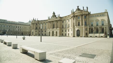Juristische-Fakultät-Der-Humboldt-Universität-Am-Historischen-Bebelplatz-In-Berlin