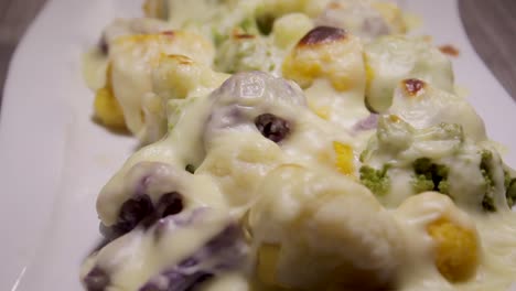 Colorful-broccoli-cauliflowers-plate-and-bechamel
