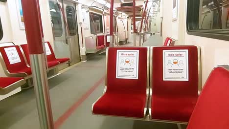 Empty-TTC-subway-during-Monday-morning-rush-hour,-Toronto--January-4th,-2021
