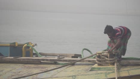 Bangladeshi-labour-working-with-mooring-ropes-giving-a-figure-of-eight-knots-on-bitts