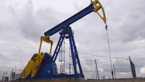 Industrial-Oil-Well-Pumpjack-Working-and-Pumping-Crude-Oil-with-Drilling-Rig