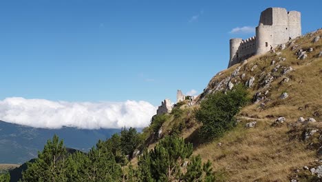 Pan-right-of-Rocca-Calascio-montaintop-fortress-and-Appenines-mountain-range,-Italy