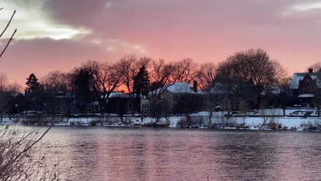 colorful-winter-sun-set-in-minneapolis,-lake-of-the-isles