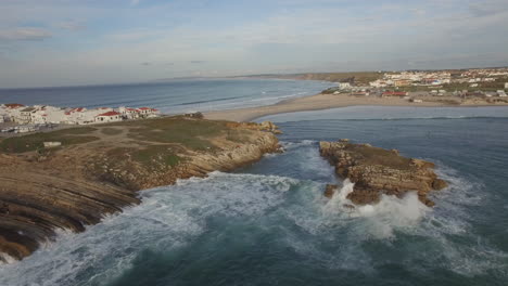 Frontal-shot-of-the-amazing-island-of-Baleal-in-Peniche,-Portugal