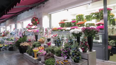 flower-market-display-at-night-with-nobody-and-various-compositions