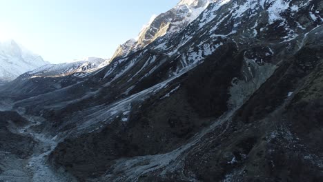 Blick-Auf-Die-Gaumukh-Wanderung-Der-Gaumukh-Gletscher-Ist-Die-Quelle-Von-Bhagirathi,-Die-Von-Den-Gläubigen-Hoch-Geschätzt-Wird