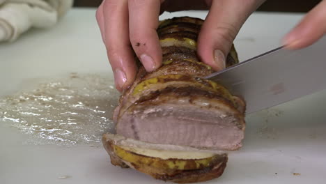 Properly-slicing-a-perfectly-cooked-pork-roast-with-apples