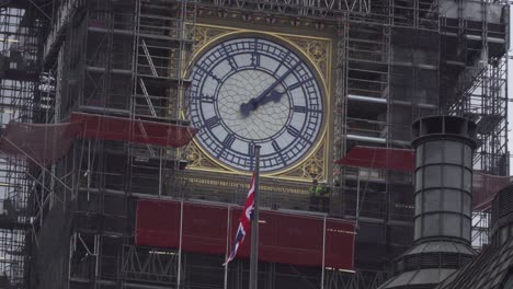 Big-Ben-In-Westminster,-London-Wird-Durch-Gebäude-Restauriert