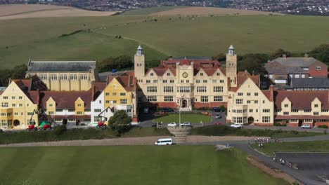 Students-leaving-Roedean-School,-situated-on-the-Chalk-cliffs-near-Brighton,-UK