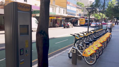 Bicicletas-De-Paseo-Compartido-En-Bicicleta-De-La-Ciudad-De-Brisbane-Con-Máquina-De-Pago