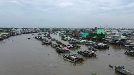 Cai-Rang-floating-market-on-the-Mekong-River,-Vietnam