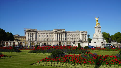 London-England,-circa-:-timelapse-London-City-with-Victoria-Memorial-and-Buckingham-Palace-in-UK