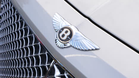 Detail-shot-of-Bentley-badge-on-a-white-SUV