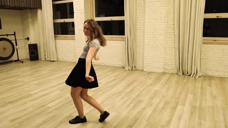 Bailarina-Adolescente-Talentosa-Bailando