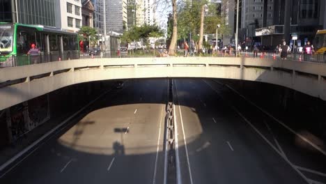 high-angle-view-of-a-viaduct-on-Paulista-Avenue,-showing-the-movement-of-people-and-cars