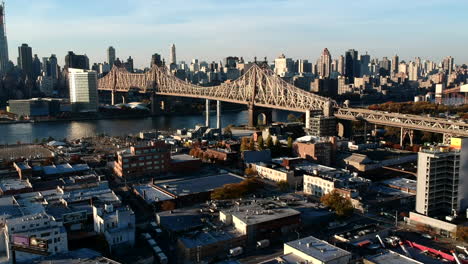 Queensboro-Bridge-Over-East-River-And-Roosevelt-Island-At-Sunset-In-New-York-City,-USA
