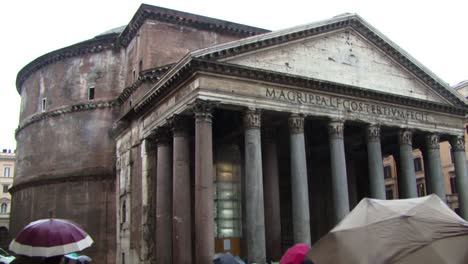 Pantheon-on-the-Piazza-della-Rotonda,-Rome,-Italy,-in-a-rainy-day