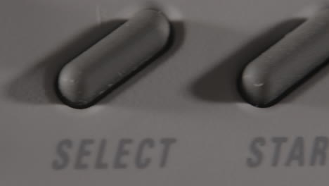 Die-Tasten-Des-Vintage-Super-Nintendo-Controllers-Schieben-Sich-Nach-Rechts