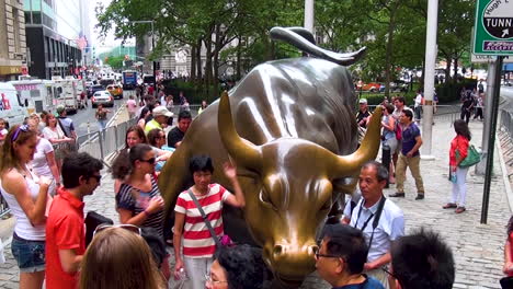 Known-as-a-symbol-of-capitalism-and-prosperity,-the-Charging-Bull-is-a-Wall-Street-icon-and-popular-tourist-attraction-located-in-downtown-Manhattan
