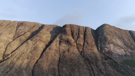 Sunlight-lighting-up-a-mountain-ridge-in-Glencoe,-Scottish-Highlands