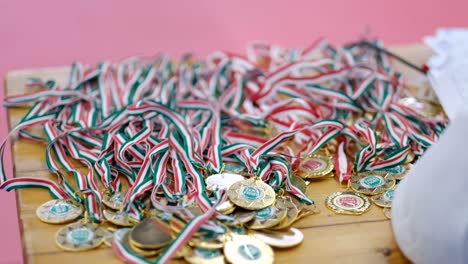Medallas-De-Una-Competencia-De-Taekwondo