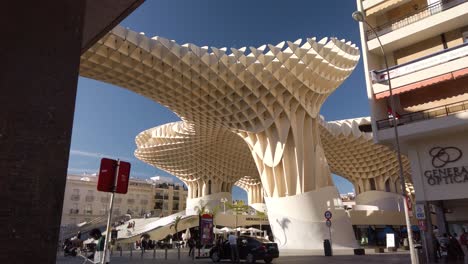 Annäherung-An-Die-Struktur-Von-Las-Setas-Unter-Dem-Gehweg-In-Sevilla,-Zeitlupe