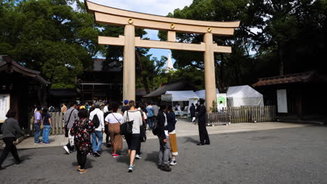 Slow-motion-of-a-japanese-worker-directing-the-people-at-the-entrance-of-Meiji-Jingu-Shrine