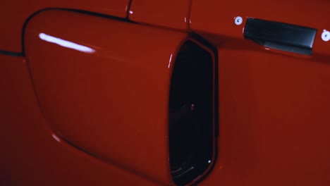 Roter-Ford-GT-GT3-Super-Car-Seitenhutze,-Der-Licht-Reflektiert