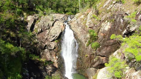 Slow-approach-to-Cedar-Creek-Falls-Australia,-Scenic-Australian-Bushland,Bright-day