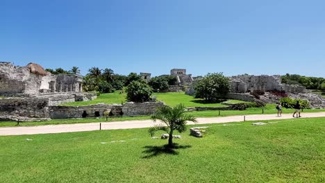 beautiful-sunny-day-in-the-archaeological-zone-of-Tulum,-Mexico