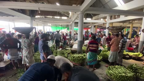 Merchants-and-customers-at-the-covered-market-bazaar