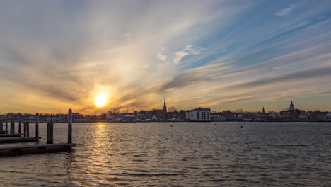 Distant-View-Of-Annapolis-City-In-Maryland-Across-Chesapeake-Bay-At-Sunset