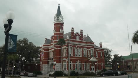 Brunswick-Georgia-Old-City-Hall-on-Cloudy-Day