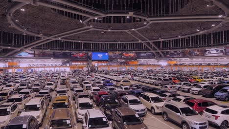 Enormous-auto-showroom,-We-Buy-Cars-Dome-in-Johannesburg,-S-Africa