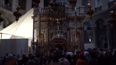interior-Church-of-the-Holy-Sepulchre-in-Jerusalem-Israel