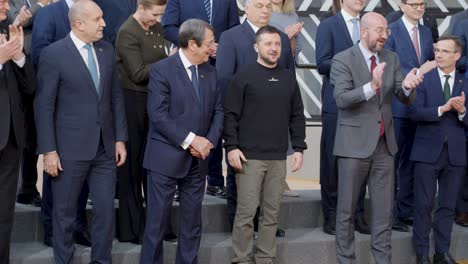 Der-Präsident-Der-Ukraine,-Selenskyj,-Wurde-Von-Europäischen-Ministern-Auf-Dem-EU-Gipfel-Während-Des-Krieges-Mit-Russland-In-Brüssel,-Belgien,-Bejubelt