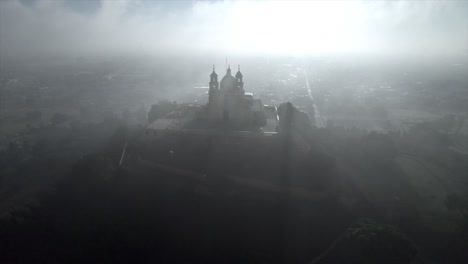 The-most-iconic-church-of-San-Pedro-Cholula,-Puebla,-is-covered-in-fog