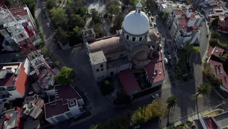 La-Iglesia-Esta-Cerca-De-Una-Torre-De-Comunicacion,-Se-Llama-Iglesia-Del-Cielo,-Ubicada-En-La-Paz,-Puebla,-Mexico