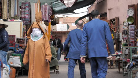 People-walking-on-a-market-place-in-the-Marrakech-Medina,-Morocco