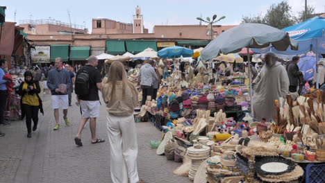 Tourists-shopping-in-largest-marketplace-in-Marrakesh-Medina