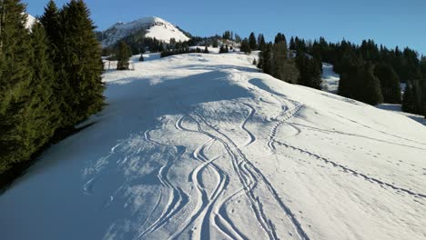 Skiing-tracks-in-the-Swiss-Alps-on-a-pristine-slope