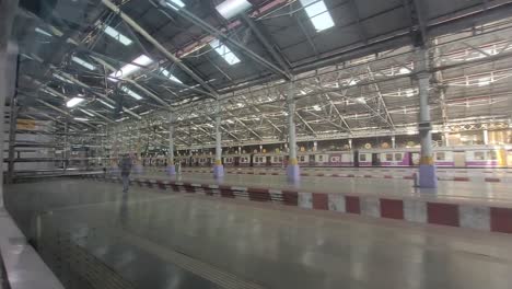 Mumbai-AC-local-arriving-CSMT-railway-station