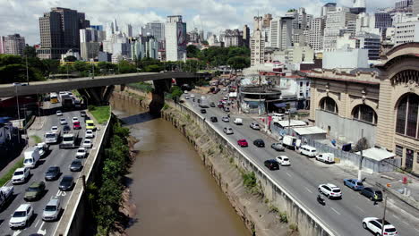 Aerial-view-above-the-Tamanduatei-river,-following-traffic-in-downtown-Sao-Paulo,-Brazil