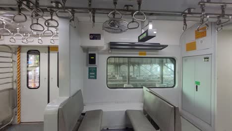 Inside-footage-of-Mumbai-railway-AC-special-train